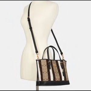 Mollie tote 25 in signature jacquard with stripes